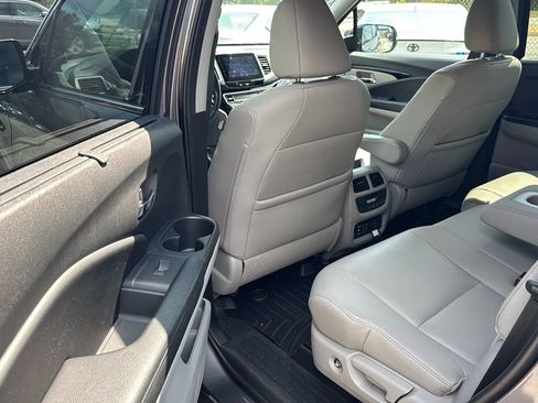 Used 2017 Honda Pilot Touring image 15