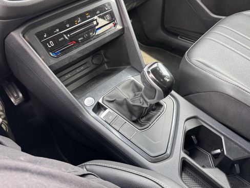 Used 2022 Volkswagen Tiguan SE R-Line image 32