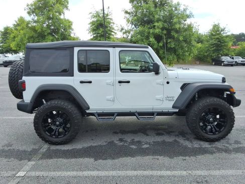 Used 2018 Jeep Wrangler Unlimited Sport AWD/4WD image 4