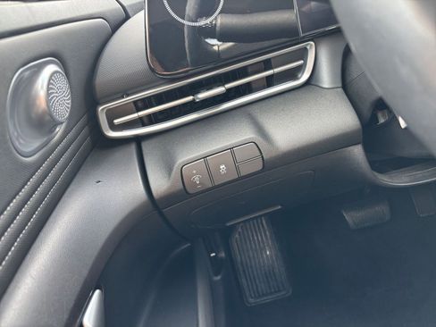 Used 2025 Hyundai Elantra SEL image 35