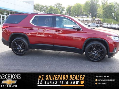Used 2020 Chevrolet Traverse LT FWD image 1