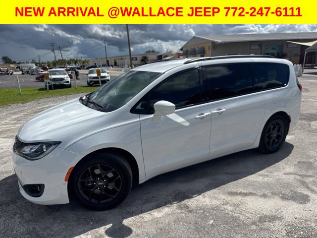 Used 2020 Chrysler Pacifica Touring-L Plus FWD image 2