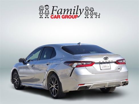 Used 2024 Toyota Camry SE image 3