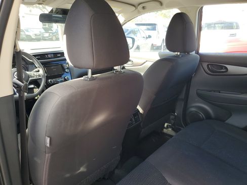 Used 2022 Nissan Rogue Sport S image 5