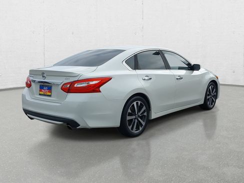 Used 2016 Nissan Altima 2.5 SR FWD image 5