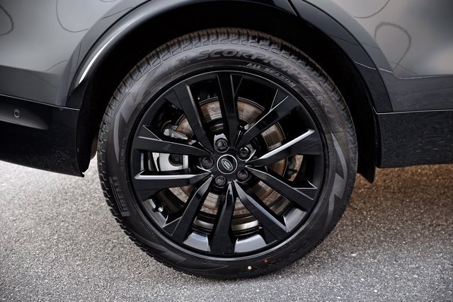 New 2026 Land Rover Discovery Limited Edition AWD/4WD image 12