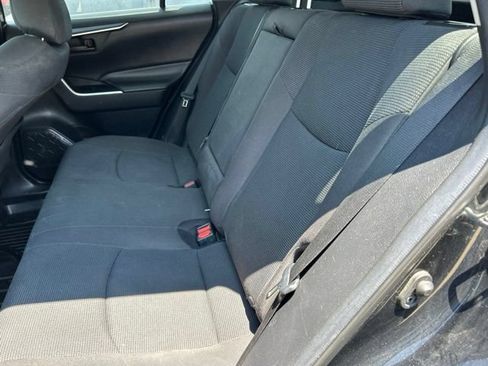 Used 2020 Toyota RAV4 LE FWD image 9