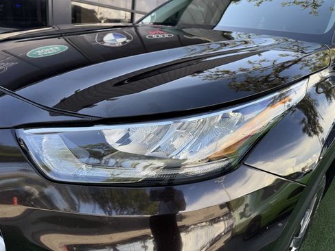 Used 2020 Toyota Highlander XLE FWD image 10