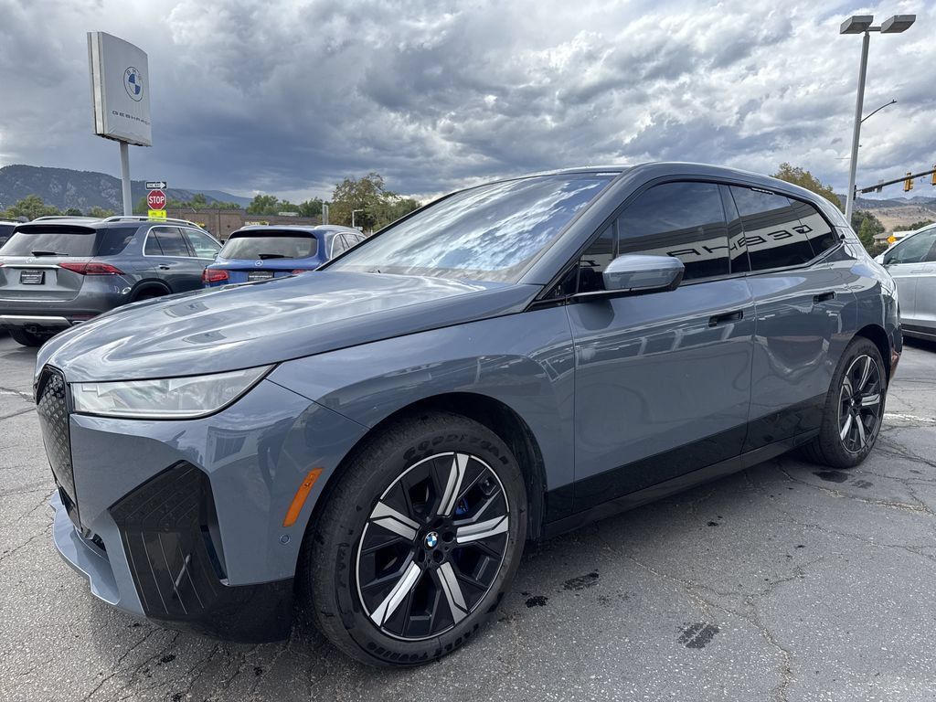 Used 2024 BMW iX xDrive50 w/ Sport Package AWD/4WD image 3