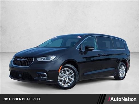 Used 2023 Chrysler Pacifica Touring-L FWD image 1