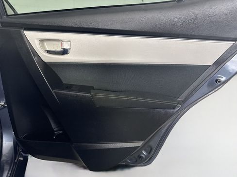 Used 2018 Toyota Corolla LE image 27
