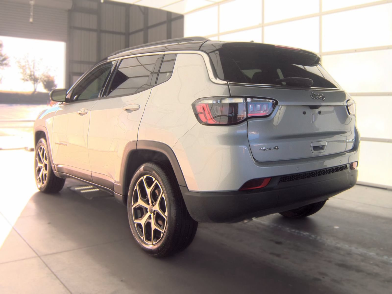 Used 2025 Jeep Compass Limited AWD/4WD image 4