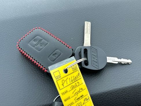 Used 2023 Toyota Tacoma TRD Off-Road image 31