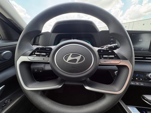 Used 2026 Hyundai Elantra Hybrid FWD image 10