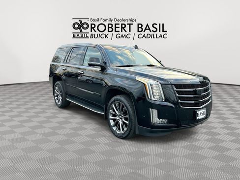 Used 2019 Cadillac Escalade Luxury w/ Escalade Sport Edition AWD/4WD image 2