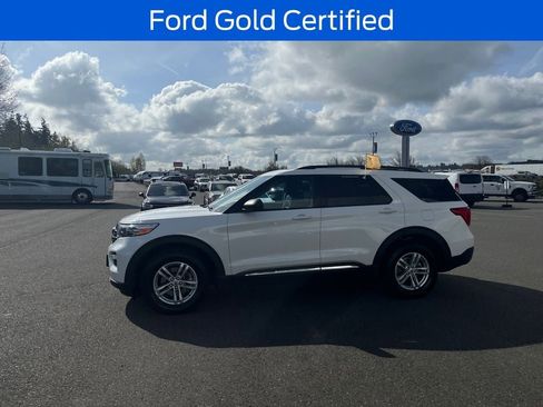 Used 2024 Ford Explorer XLT w/ Equipment Group 202A image 3
