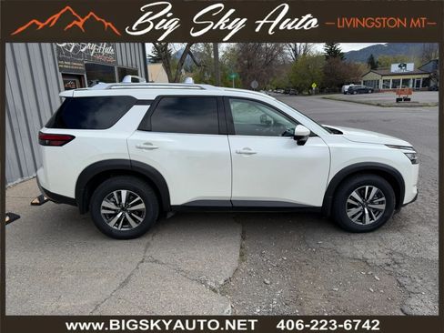 Used 2024 Nissan Pathfinder SL AWD/4WD image 6