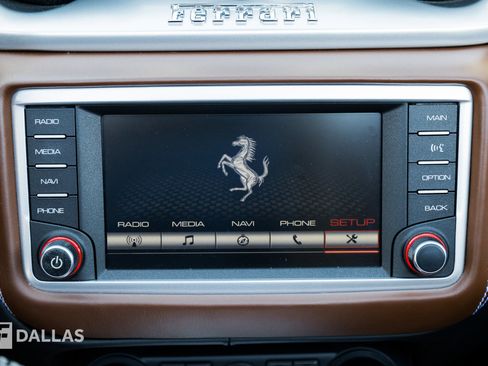 Used 2016 Ferrari California T image 26