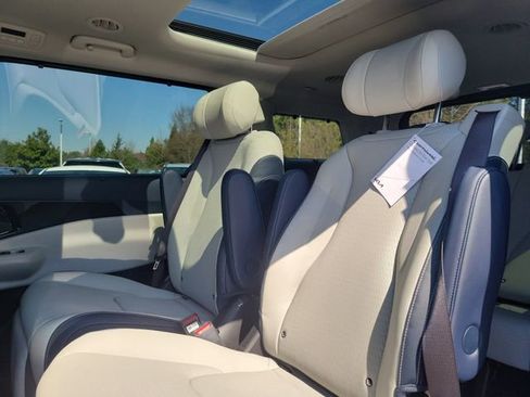 New 2026 Kia Carnival SX Prestige FWD image 9