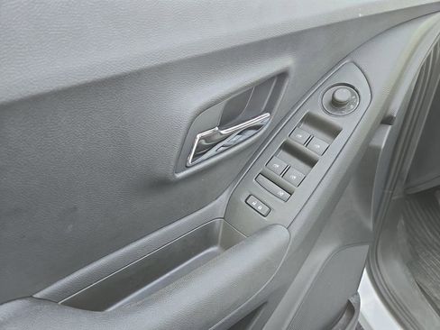 Used 2019 Chevrolet Trax LS image 14