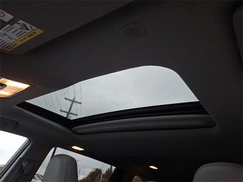 Used 2019 Toyota Highlander XLE image 10