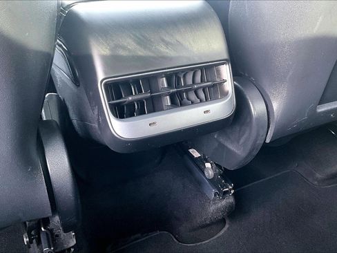 Used 2021 Tesla Model Y Long Range image 31