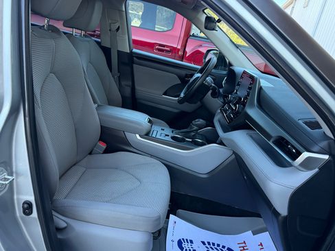 Used 2021 Toyota Highlander L image 15