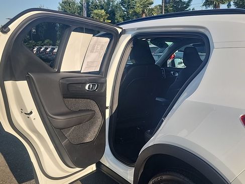Certified 2023 Volvo XC40 B5 Ultimate w/ Protection Package Premier AWD/4WD image 15