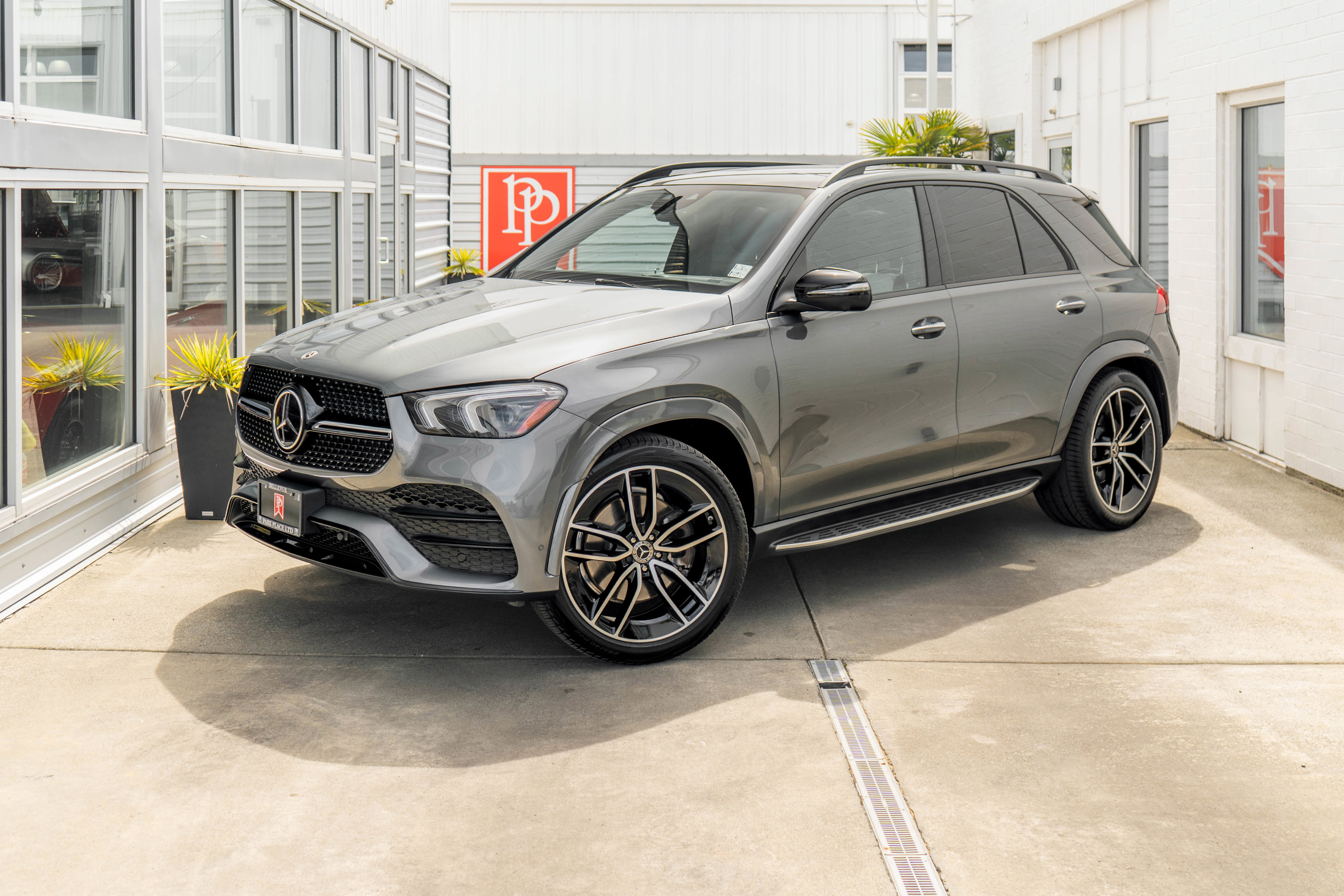 Used 2023 Mercedes-Benz GLE 580 4MATIC image 2