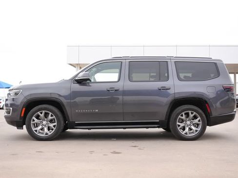 Used 2022 Jeep Wagoneer Series II RWD image 7