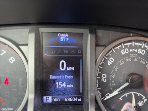 Used 2019 Toyota Tacoma TRD Sport AWD/4WD image 11