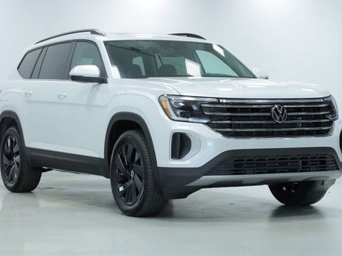 New 2026 Volkswagen Atlas SE FWD image 3