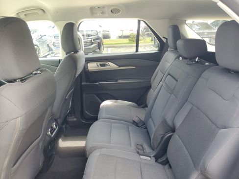 Used 2025 Ford Explorer Active RWD image 12