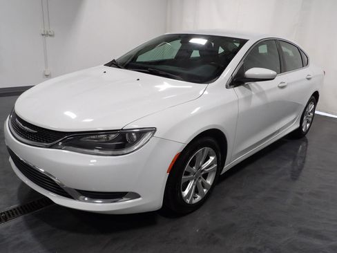 Used 2016 Chrysler 200 Limited w/ Convenience Group FWD image 3