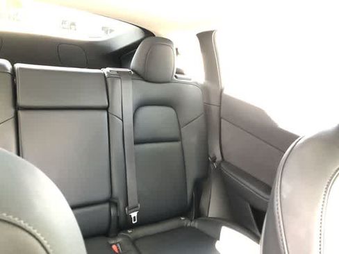 Used 2021 Tesla Model Y Long Range AWD/4WD image 16