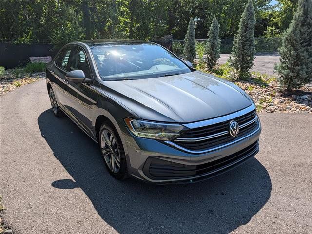 Certified 2023 Volkswagen Jetta SE w/ Panoramic Sunroof Package FWD image 7