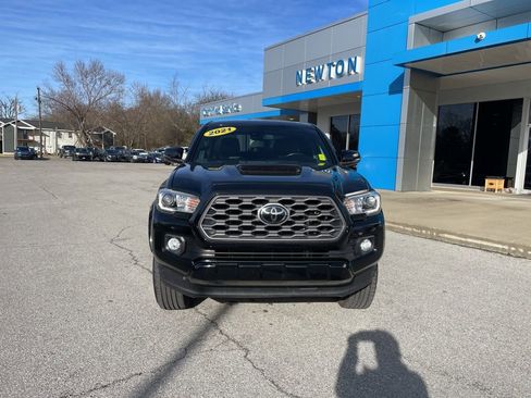 Used 2021 Toyota Tacoma TRD Sport w/ Technology Package image 2