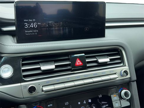 Used 2025 Genesis G70 2.5T image 28