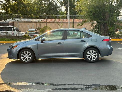 Used 2020 Toyota Corolla LE FWD image 9