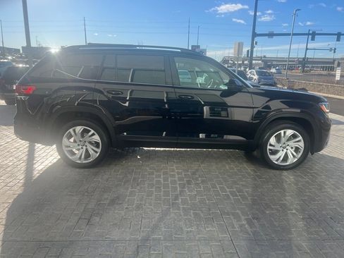 Used 2023 Volkswagen Atlas SE w/ Panoramic Sunroof Package image 8