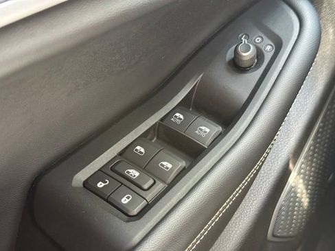 Used 2022 Jeep Grand Cherokee L Limited AWD/4WD image 25