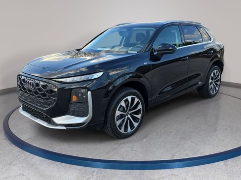 New 2026 Audi Q3 quattro 2.0T AWD/4WD image 1