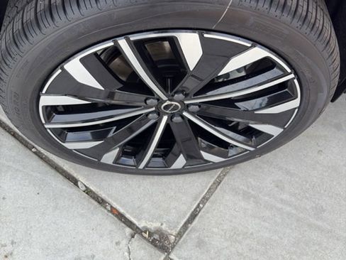 New 2026 Volvo XC60 T8 Ultra w/ Protection Package Premier image 15