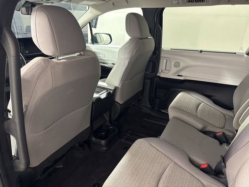 Used 2025 Toyota Sienna LE image 15