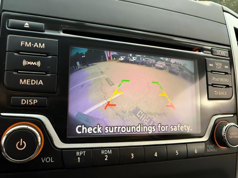 Used 2018 Nissan Frontier SV image 14