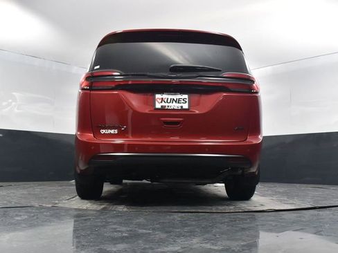 New 2026 Chrysler Pacifica Select image 50