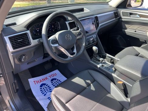 Used 2023 Volkswagen Atlas SE w/ Black Wheel Package FWD image 14