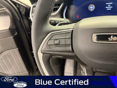 Used 2023 Jeep Grand Cherokee Altitude RWD image 11