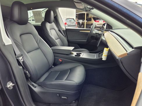 Used 2024 Tesla Model Y 2WD image 17