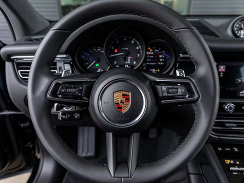 Certified 2026 Porsche Macan AWD/4WD image 28